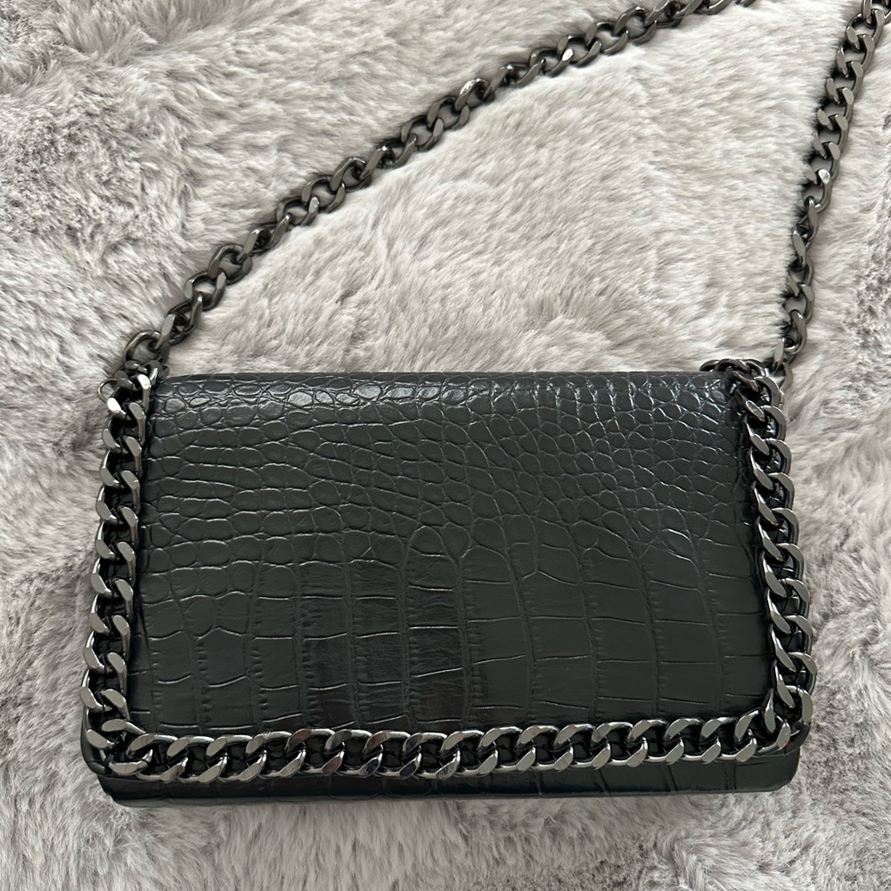 Missguided Black Croc-Embossed Crossbody Bag with Chain Trim